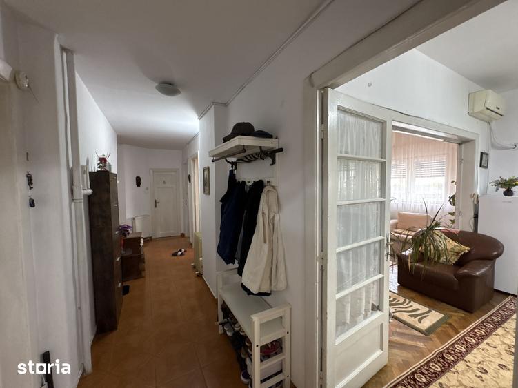Apartament cu 4 camere în Victoriei