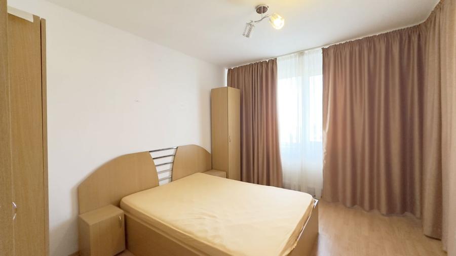 Apartament cu 3 camere semidecomandat în Rahova