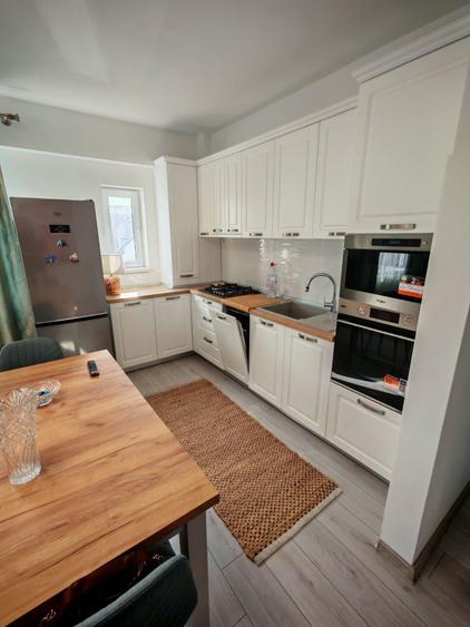 Apartament cu 3 camere decomandat în Exterior Vest