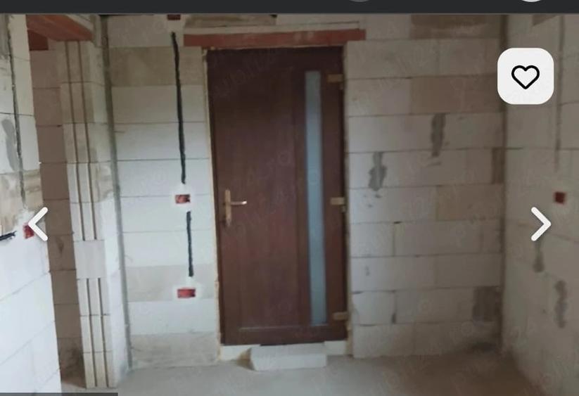 Casă cu Teren 1850 Mp în Sagna
