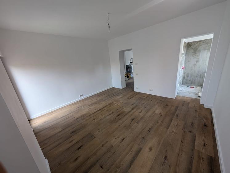 Apartament cu 5 camere decomandat în Floreasca