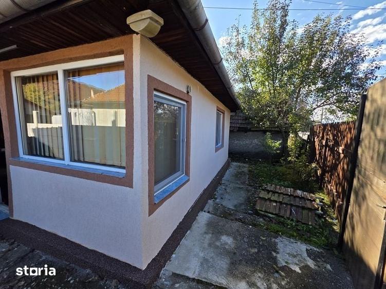 Casă cu 2 camere cu Teren 951 Mp în Central