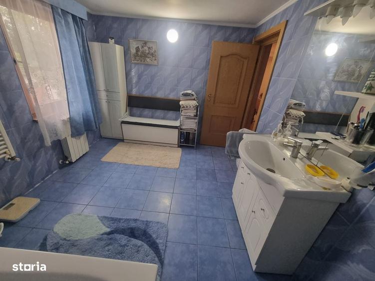 Casă cu 4 camere în Est