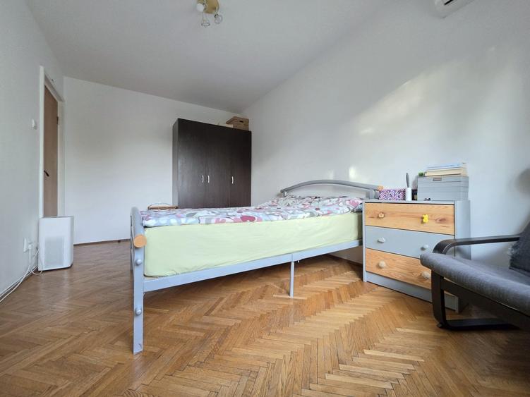 Apartament cu 3 camere în Dristor