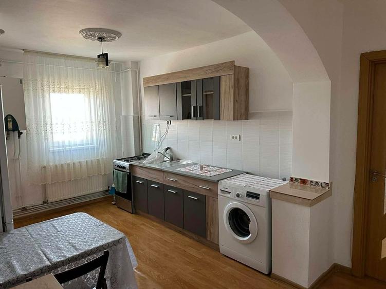 Apartament cu 2 camere decomandat în Energiei
