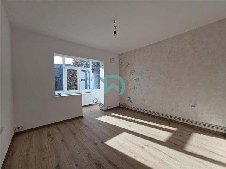 Apartament cu 2 camere decomandat în Tractorul