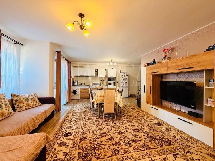 Apartament cu 3 camere semidecomandat în Florești