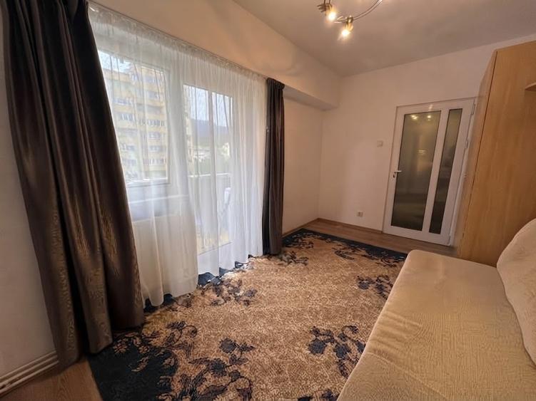 Apartament cu 3 camere decomandat în Răcădău