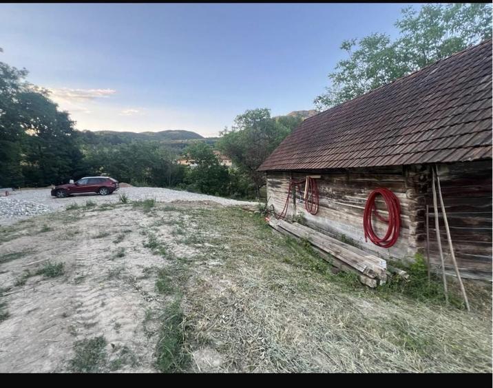 Casă cu 4 camere în Băița