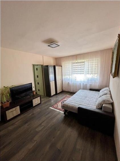 Apartament cu 2 camere semidecomandat, mobilat în Est