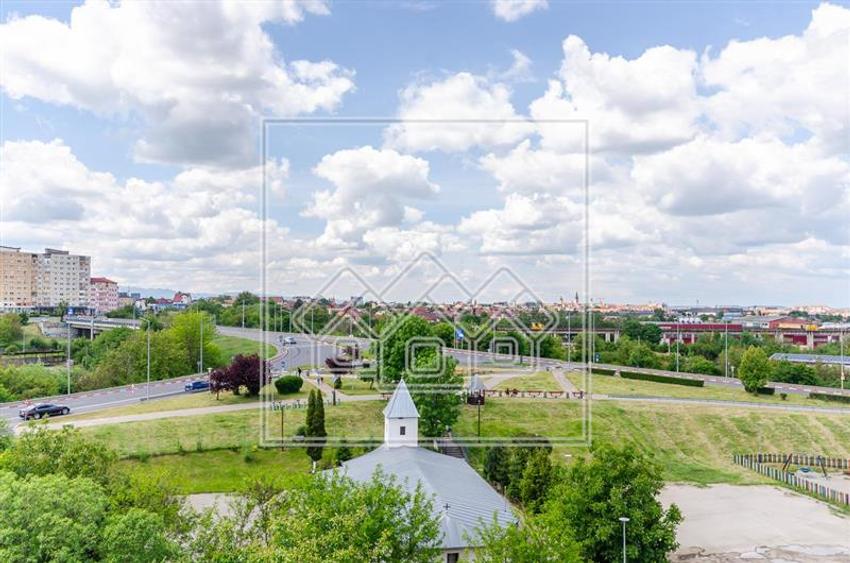 Apartament cu 3 camere decomandat în Broscărie