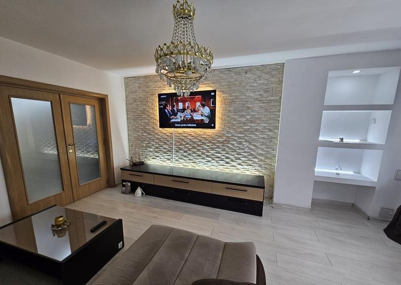 Apartament cu 3 camere decomandat, mobilat în Decebal