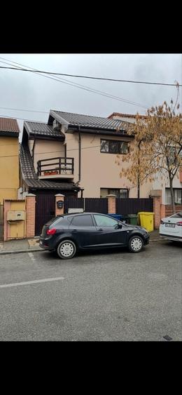 Casă cu 4 camere cu Teren 80 Mp în Central