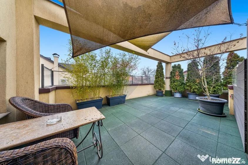 Casă cu 7 camere cu Teren 705 Mp în Central