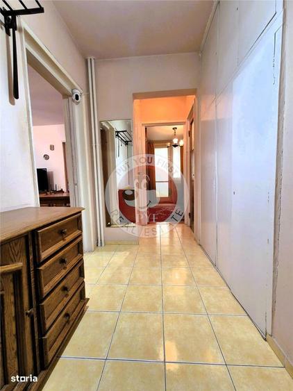 Apartament cu 3 camere decomandat, mobilat în Titan