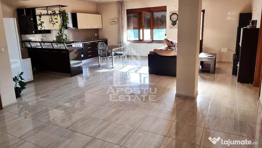 Apartament cu 3 camere decomandat în Intim