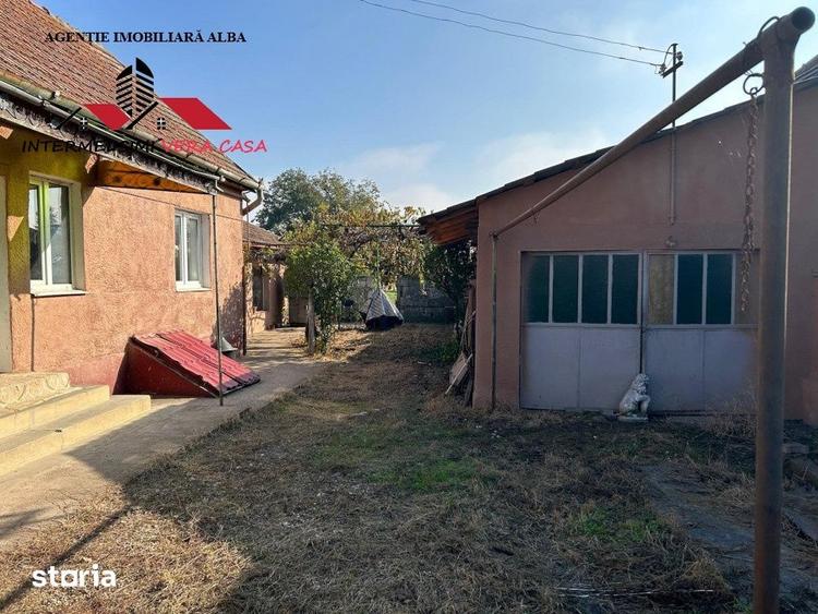 Casă cu 4 camere cu Teren 922 Mp în Teiu