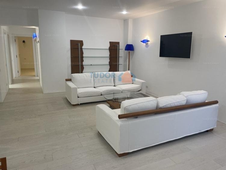 Apartament cu 4 camere semidecomandat, mobilat în Pipera