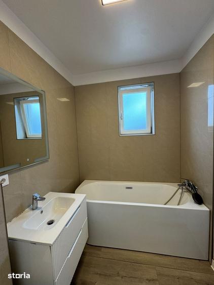Apartament cu 3 camere decomandat în Est