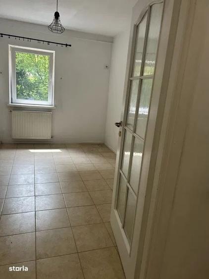 Apartament cu 3 camere decomandat în Astra
