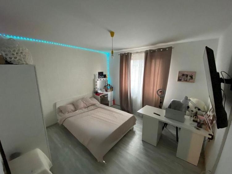 Apartament cu 3 camere decomandat în Dobroești