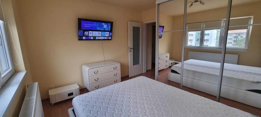 Apartament cu 2 camere decomandat în Girocului