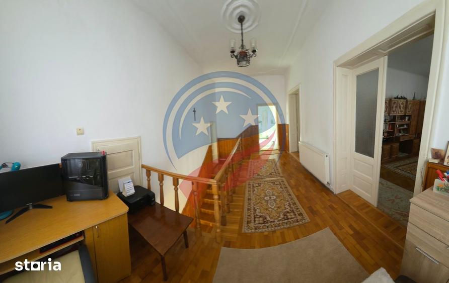 Casă cu 4 camere cu Teren 1634 Mp în Central