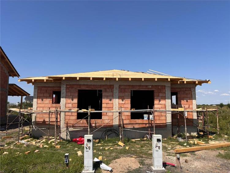 Duplex cu 4 camere cu Canalizare în Moșnița Nouă