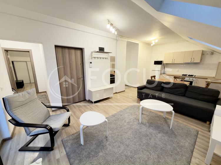 Apartament cu 3 camere semidecomandat, mobilat în Tei