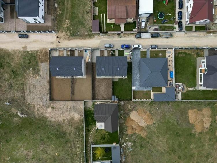 Duplex cu 4 camere cu Canalizare în Sud