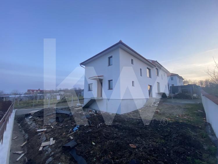 Duplex cu 4 camere cu Canalizare în Șura Mică