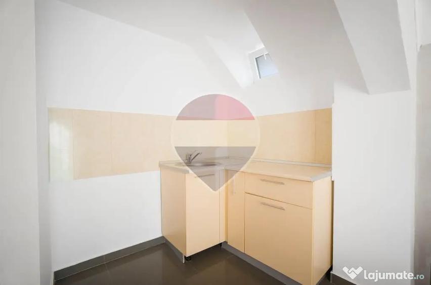 Casă cu 4 camere cu Teren 179 Mp în Central