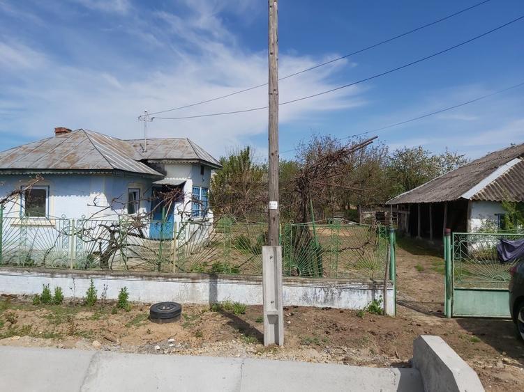 Casă cu 2 camere în Bănărești