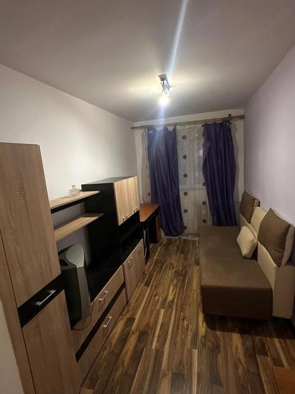 Apartament cu 3 camere semidecomandat în Micălaca