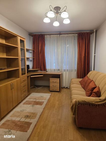 Apartament cu 3 camere decomandat în Drumul Taberei