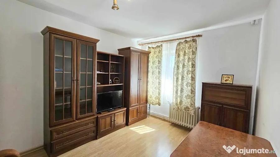 Garsonieră decomandată în Central