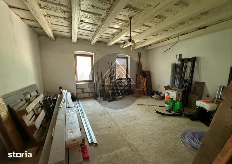 Casă cu 5 camere cu Teren 2500 Mp în Ațel