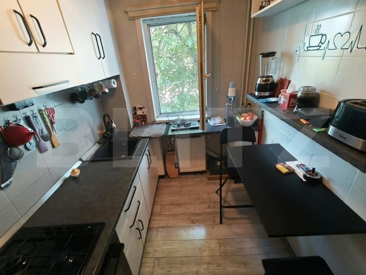 Apartament cu 3 camere decomandat, mobilat în Rovine