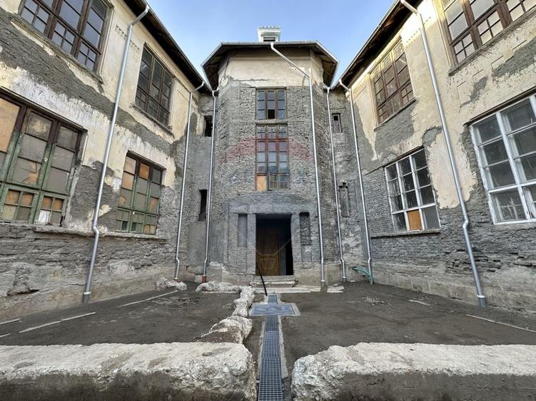 Spațiu comercial, de 2,500 mp, în Ultracentral