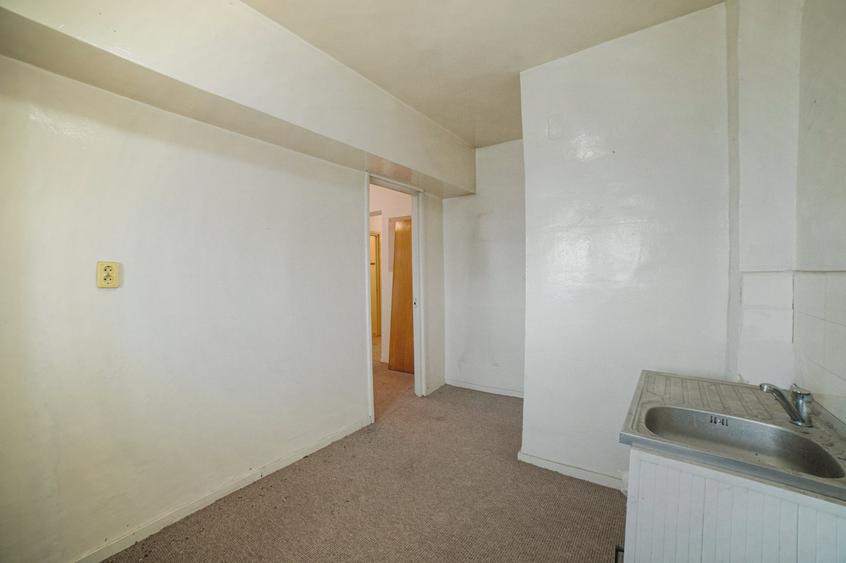 Apartament cu 4 camere decomandat în Colentina