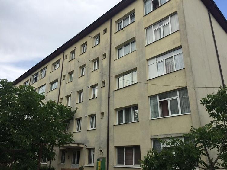 Apartament cu 2 camere decomandat în Podei