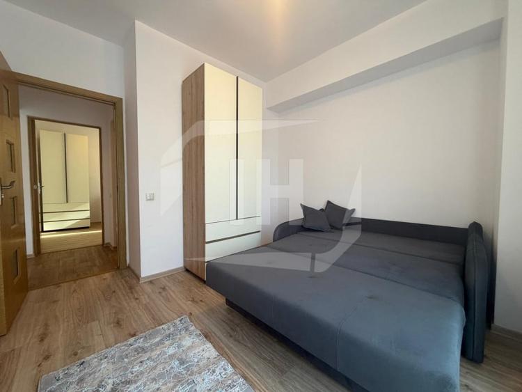 Apartament cu 3 camere semidecomandat, mobilat în Iris