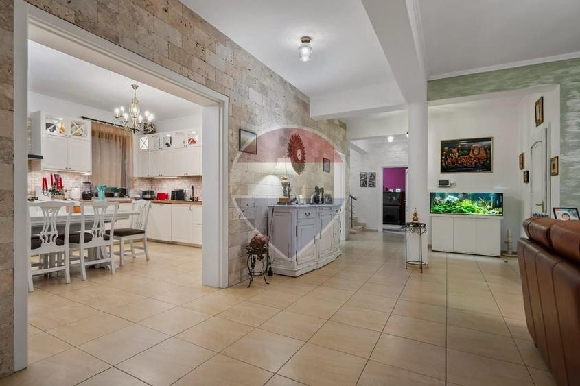 Casă individuală cu 6 camere cu Teren 535 Mp în Pipera