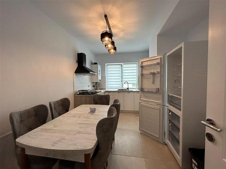 Duplex cu 4 camere cu Canalizare în Bucium