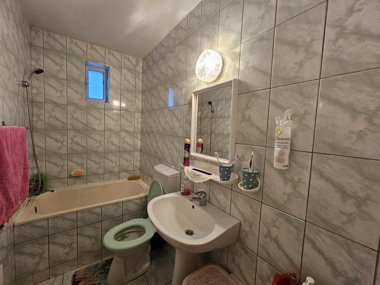Casă cu 6 camere cu Teren 316 Mp în Călugareni