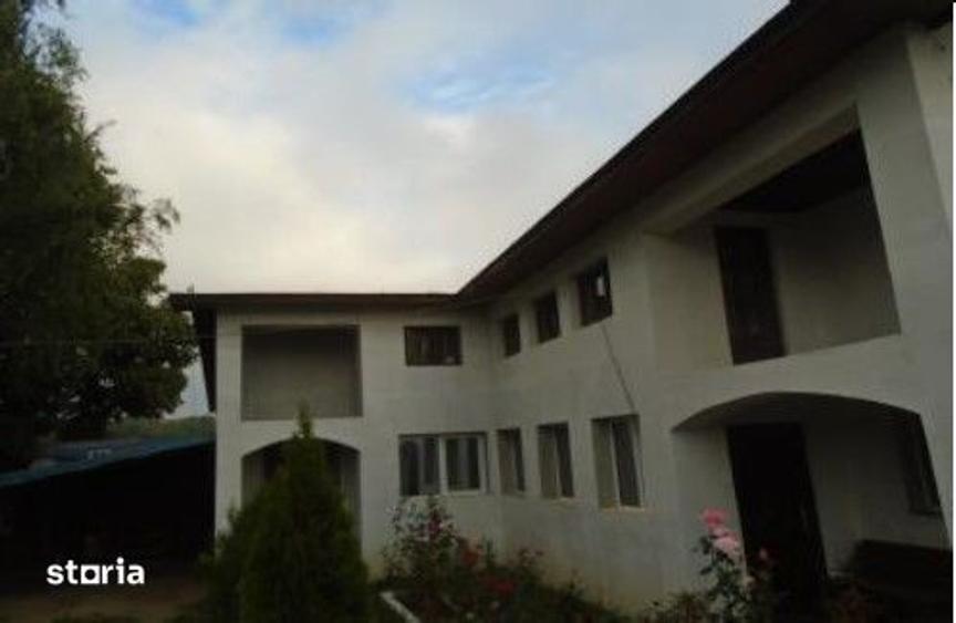 Casă cu 5 camere cu Teren 571 Mp în Joița