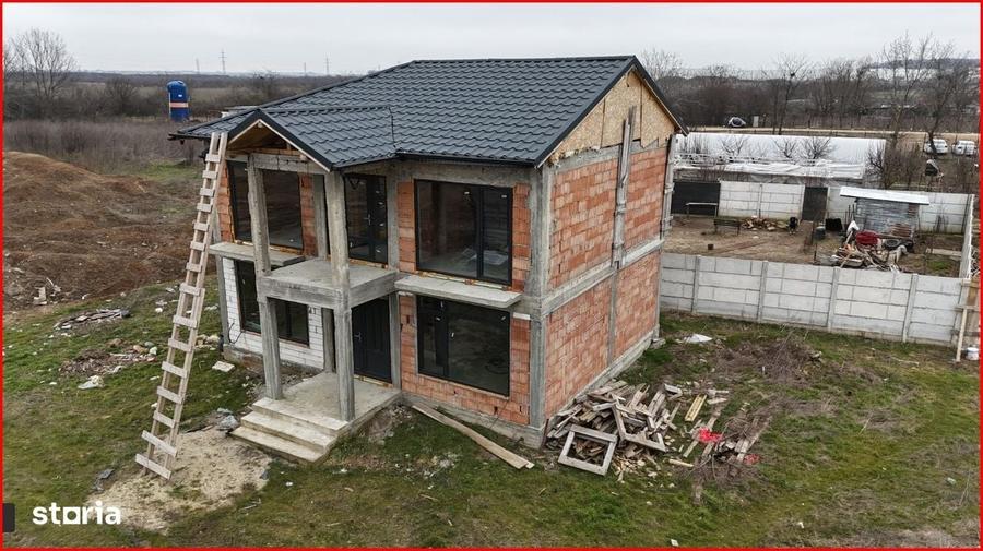 Casă cu 4 camere cu Teren 242 Mp în Ștefăneștii de Jos