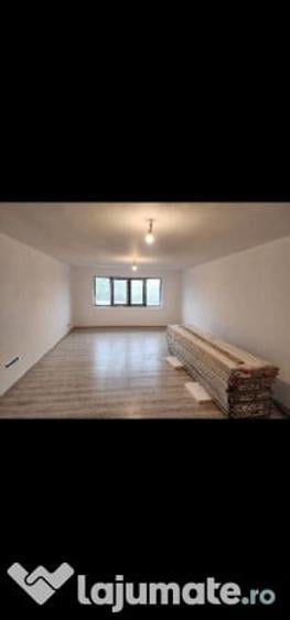 Casă cu 5 camere cu Teren 2000 Mp în Moșteni