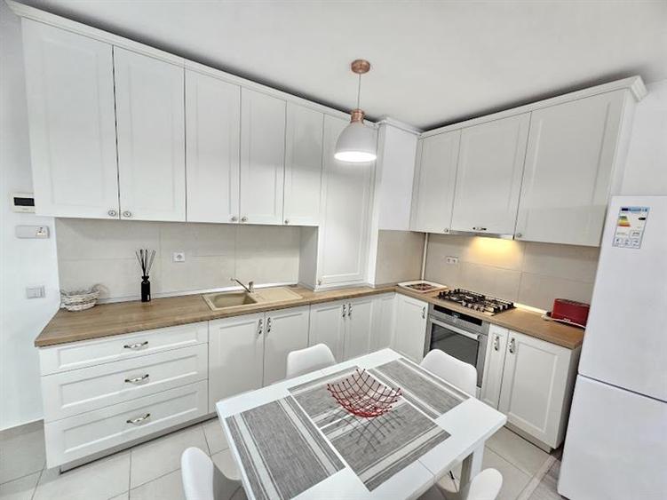 Apartament cu 3 camere decomandat, mobilat în Tudor Vladimirescu