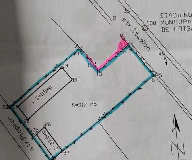 Casă cu 3 camere semidecomandat în Central